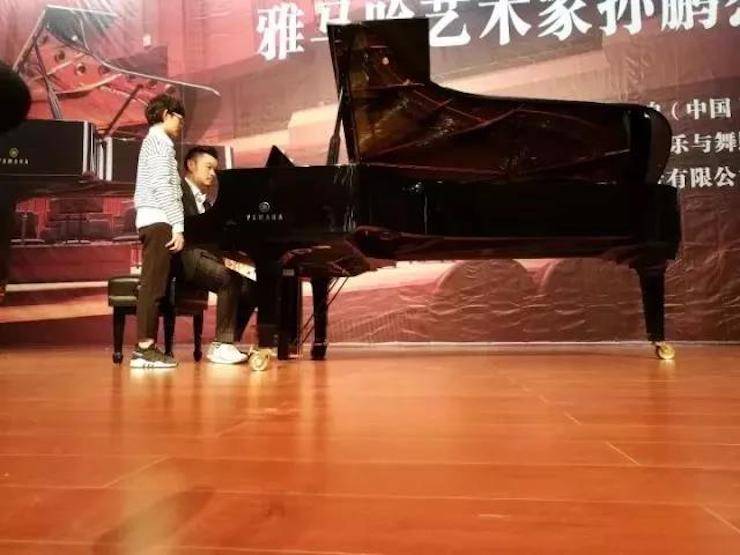 【回顾】2017佰利乐亚洲音乐奖学金-岭南师范学院颁奖典礼暨佰利乐艺术家孙鹏杰钢琴独奏音乐会及大师班活动成功举办
