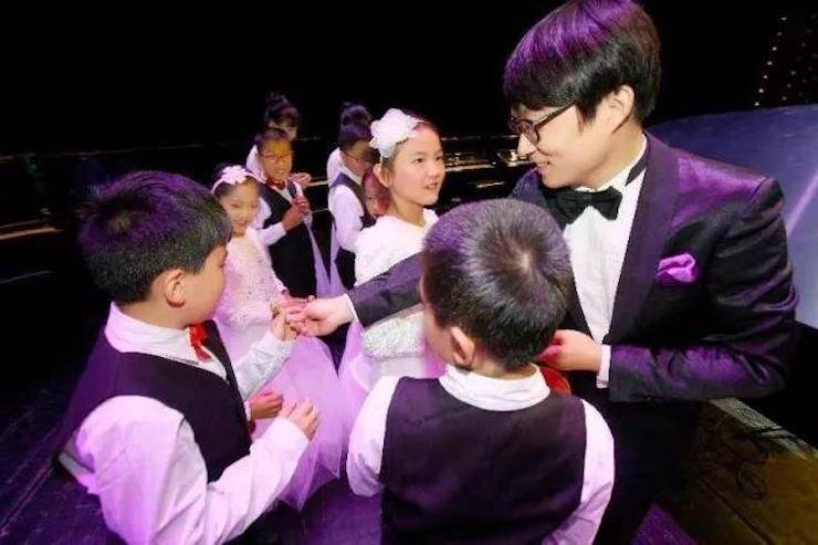 万圣节狂欢临近！佰利乐艺术家宋思衡在津奏响“交响情人梦”