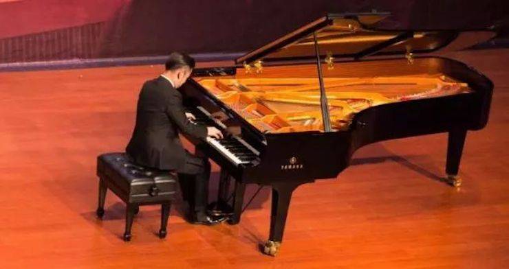 【回顾】2017佰利乐亚洲音乐奖学金-岭南师范学院颁奖典礼暨佰利乐艺术家孙鹏杰钢琴独奏音乐会及大师班活动成功举办