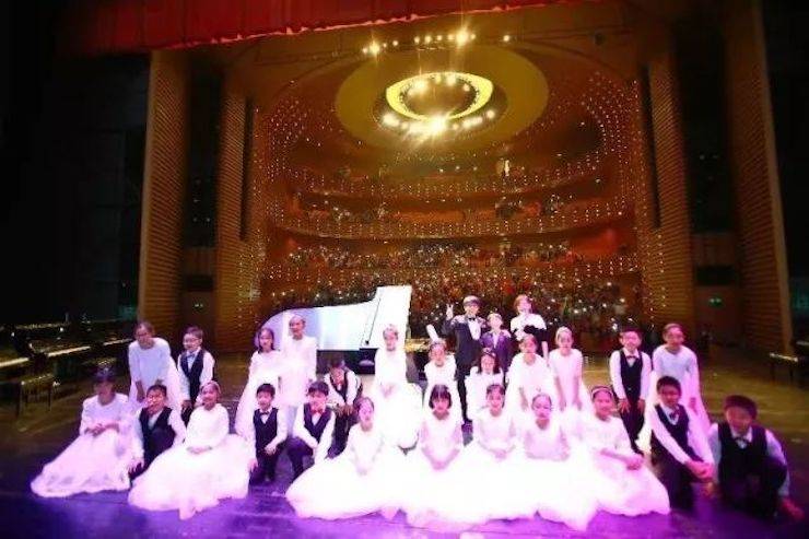 万圣节狂欢临近！佰利乐艺术家宋思衡在津奏响“交响情人梦”