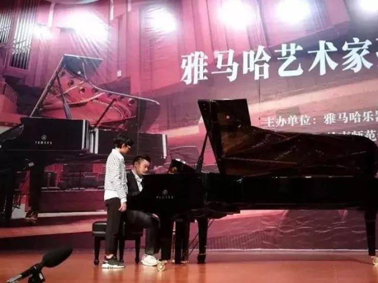 【回顾】2017佰利乐亚洲音乐奖学金-岭南师范学院颁奖典礼暨佰利乐艺术家孙鹏杰钢琴独奏音乐会及大师班活动成功举办