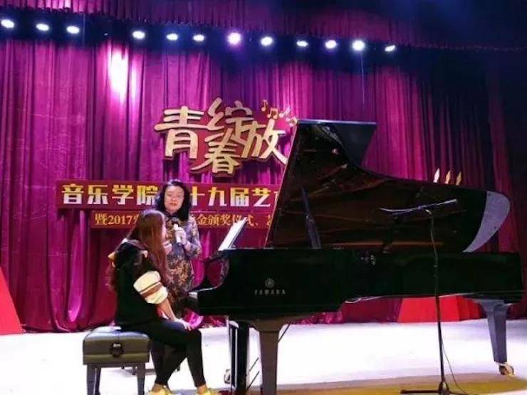 2017年佰利乐亚洲音乐奖学金内江师范学院颁奖仪式暨佰利乐艺术家张芳钢琴音乐会及大师班讲座成功举办！