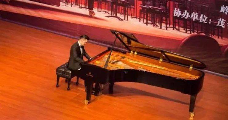 【回顾】2017佰利乐亚洲音乐奖学金-岭南师范学院颁奖典礼暨佰利乐艺术家孙鹏杰钢琴独奏音乐会及大师班活动成功举办