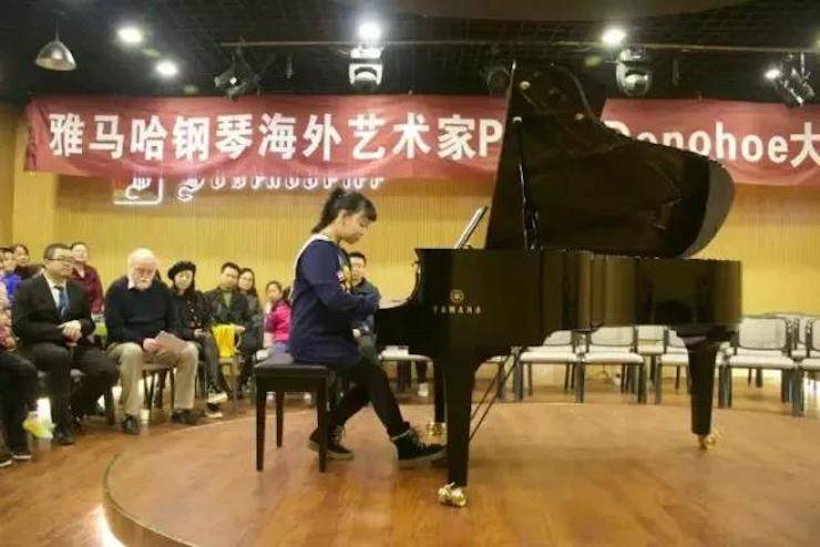 【回顾】佰利乐海外艺术家Peter Donohoe成都雅音大师班讲座活动圆满落幕！