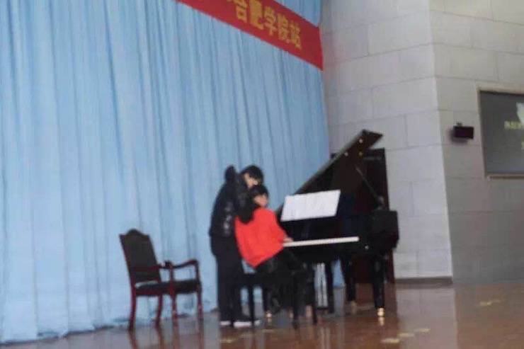 【报道】从师而不惑|佰利乐艺术家宋思衡安徽巡讲·合肥学院站圆满结束。诤悠担