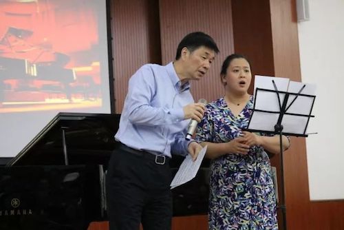 佰利乐艺术家石叔诚与特邀艺术家顾平受邀于成都大学东盟艺术学院、音乐与舞蹈学院艺术实践周开展公开课