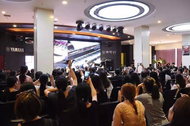 2018年佰利乐亚洲音乐奖学金郑州师范学院启动仪式<br />暨佰利乐海外艺术家爱德华·昆斯音乐会&远程实验公开课圆满结束