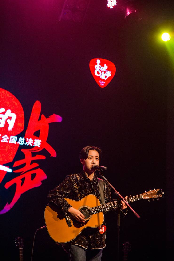 第四届“佰利乐吉他女声弹唱大赛”总冠军出炉<br />温格夺冠，董冬冬担任评委