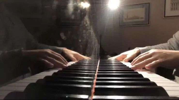 宋思衡的“宅抗疫” | 挑战主播、筹集口罩、闭关作曲，这位取消了20场演出的钢琴家原来这么忙！